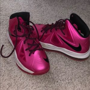 Lebron Pink sneakers